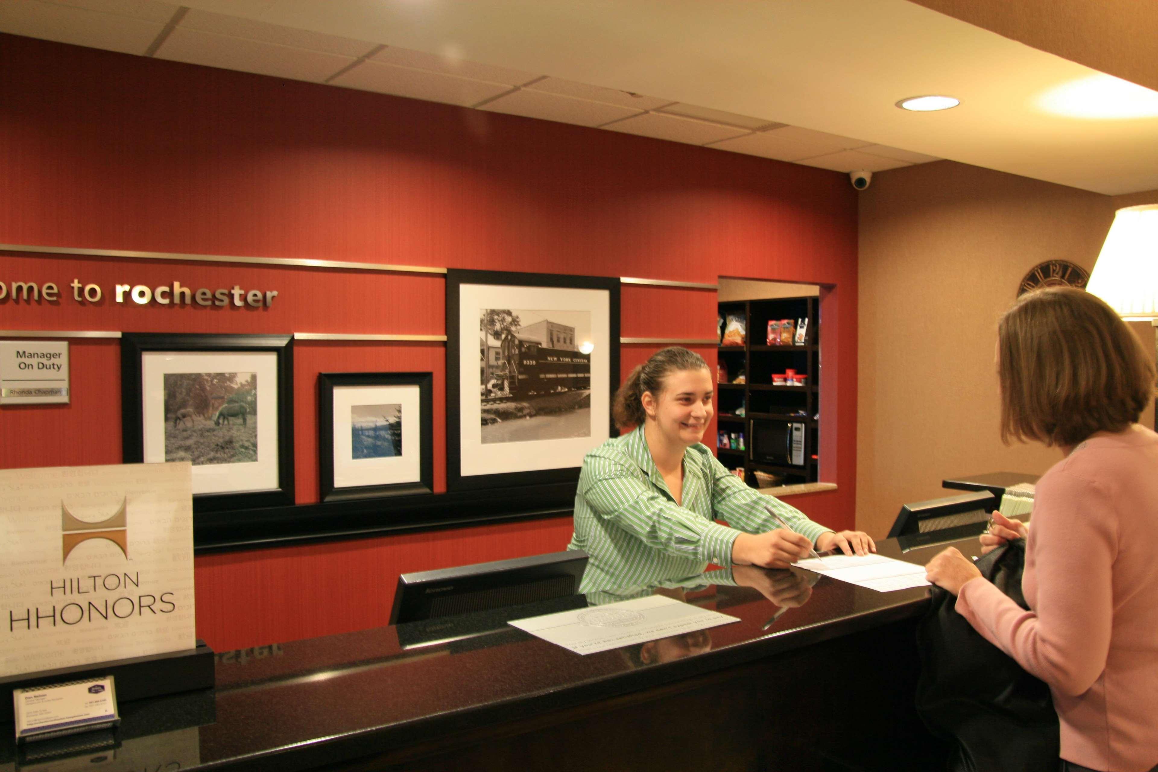 Hampton Inn & Suites Rochester-North Интерьер фото