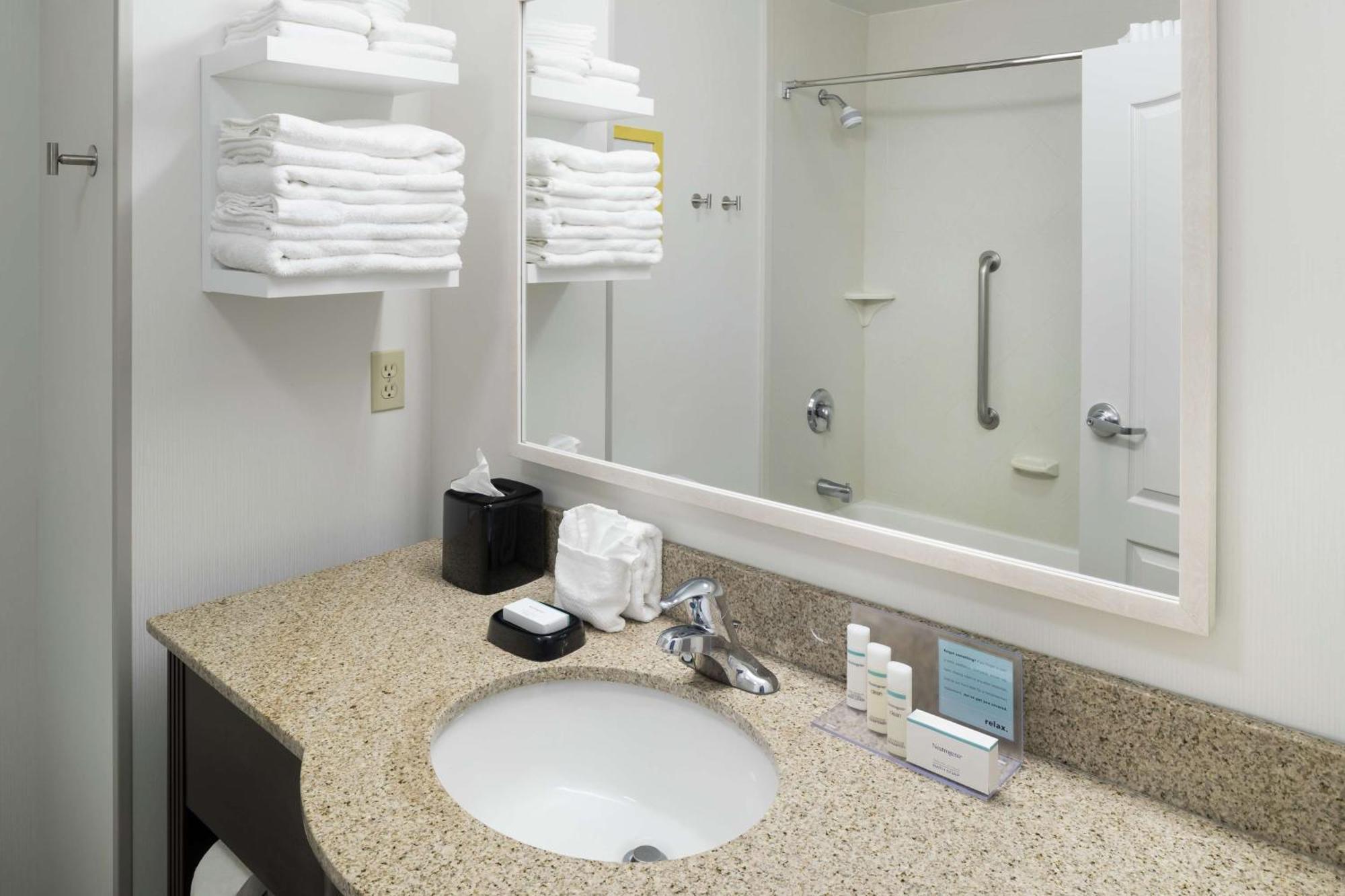 Hampton Inn & Suites Rochester-North Экстерьер фото
