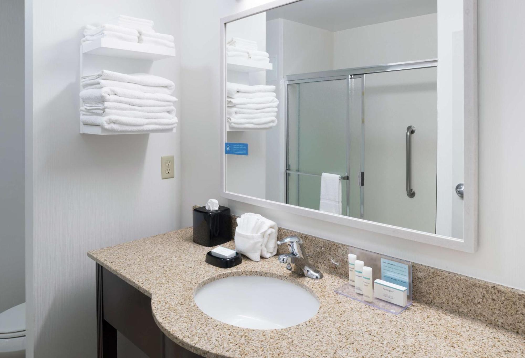 Hampton Inn & Suites Rochester-North Экстерьер фото