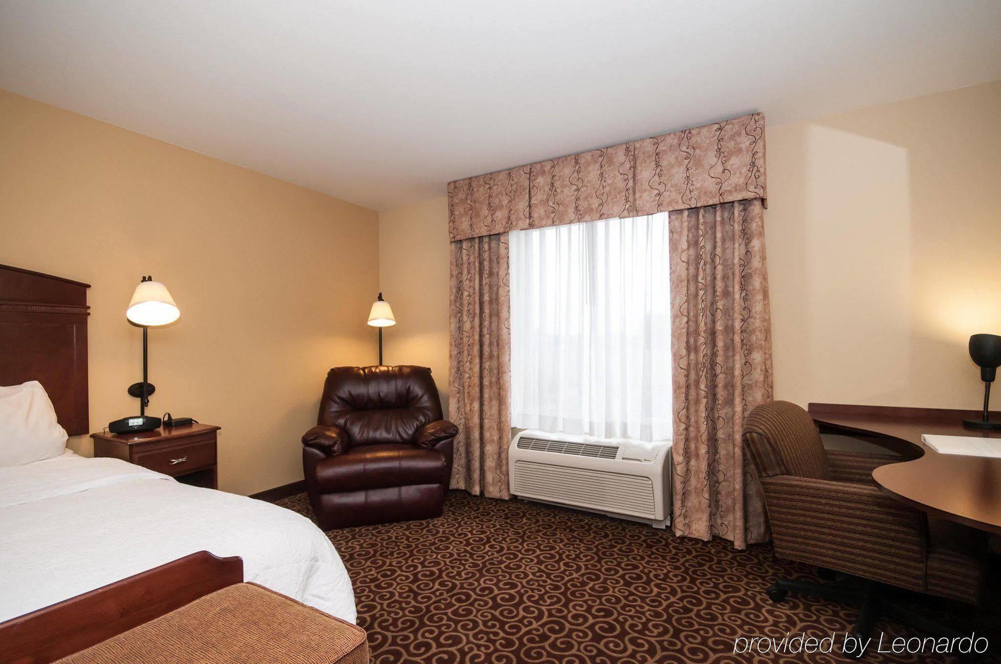 Hampton Inn & Suites Rochester-North Экстерьер фото